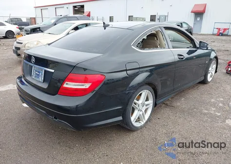 2012 Mercedes-Benz C 250 из США, поврежденный, VIN WDDGJ4HB0CF755536